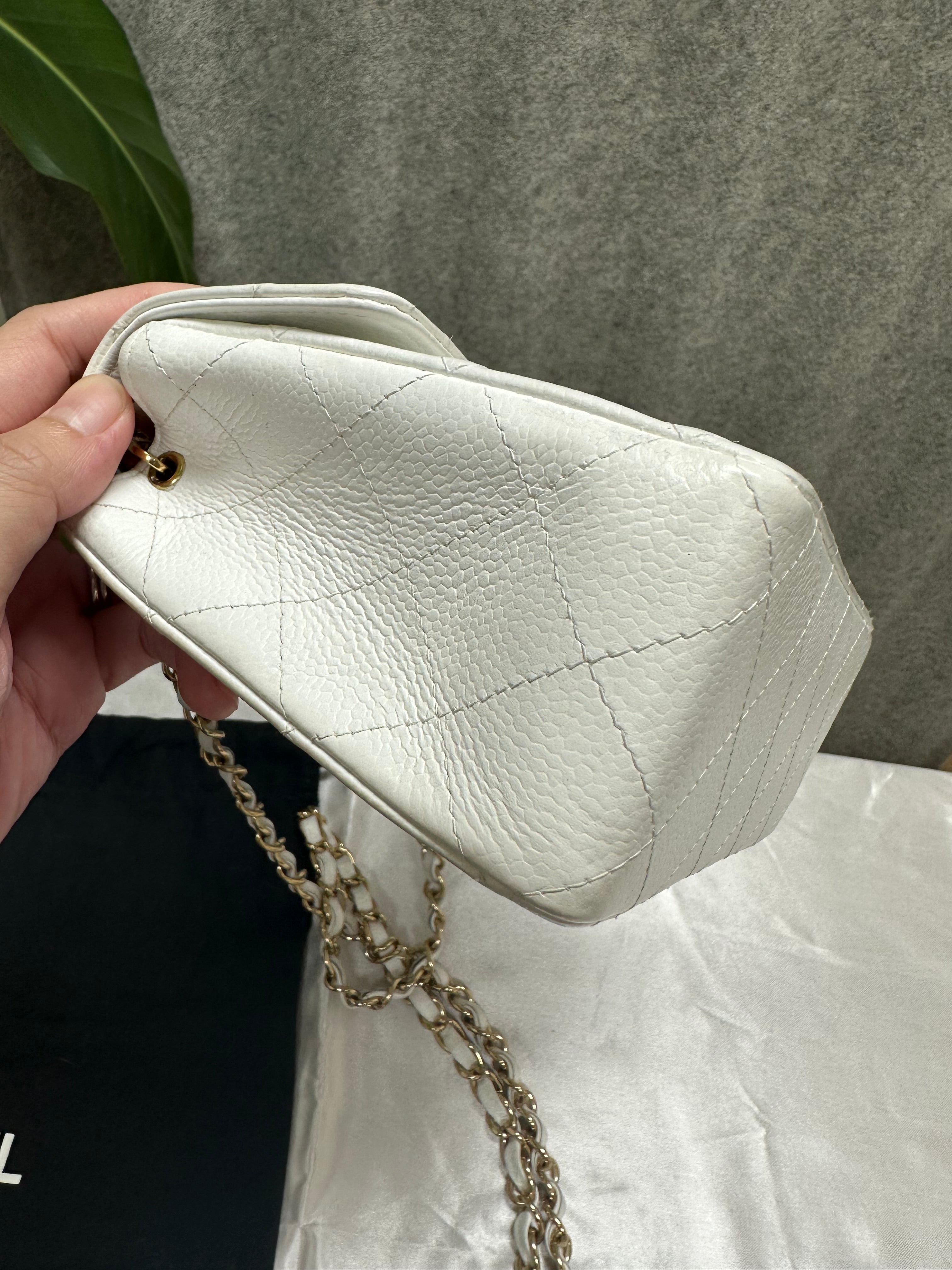 Chanel vintage mini square 17 cm white x ghw caviar, - Luxnicy