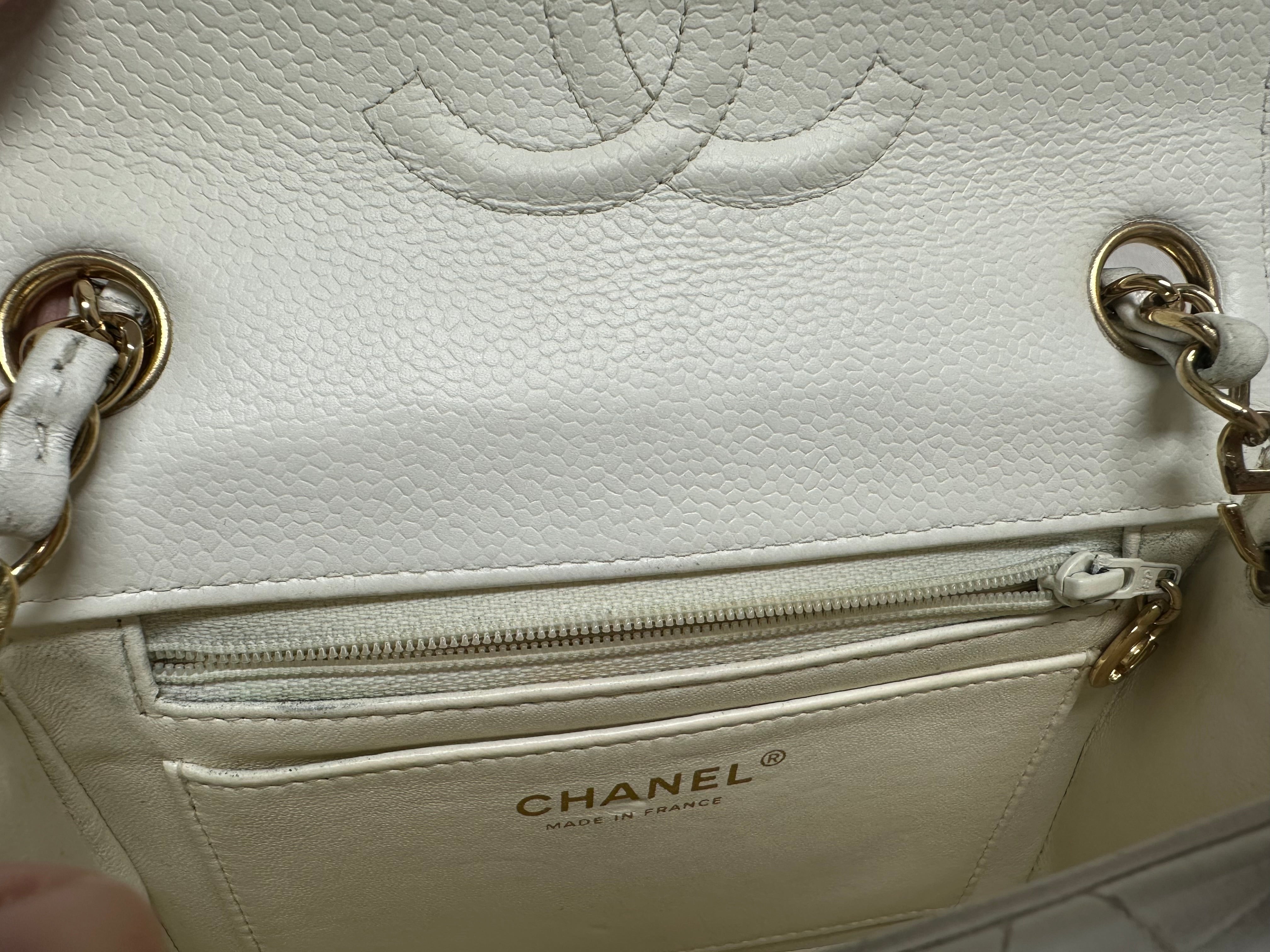 Chanel vintage mini square 17 cm white x ghw caviar, - Luxnicy