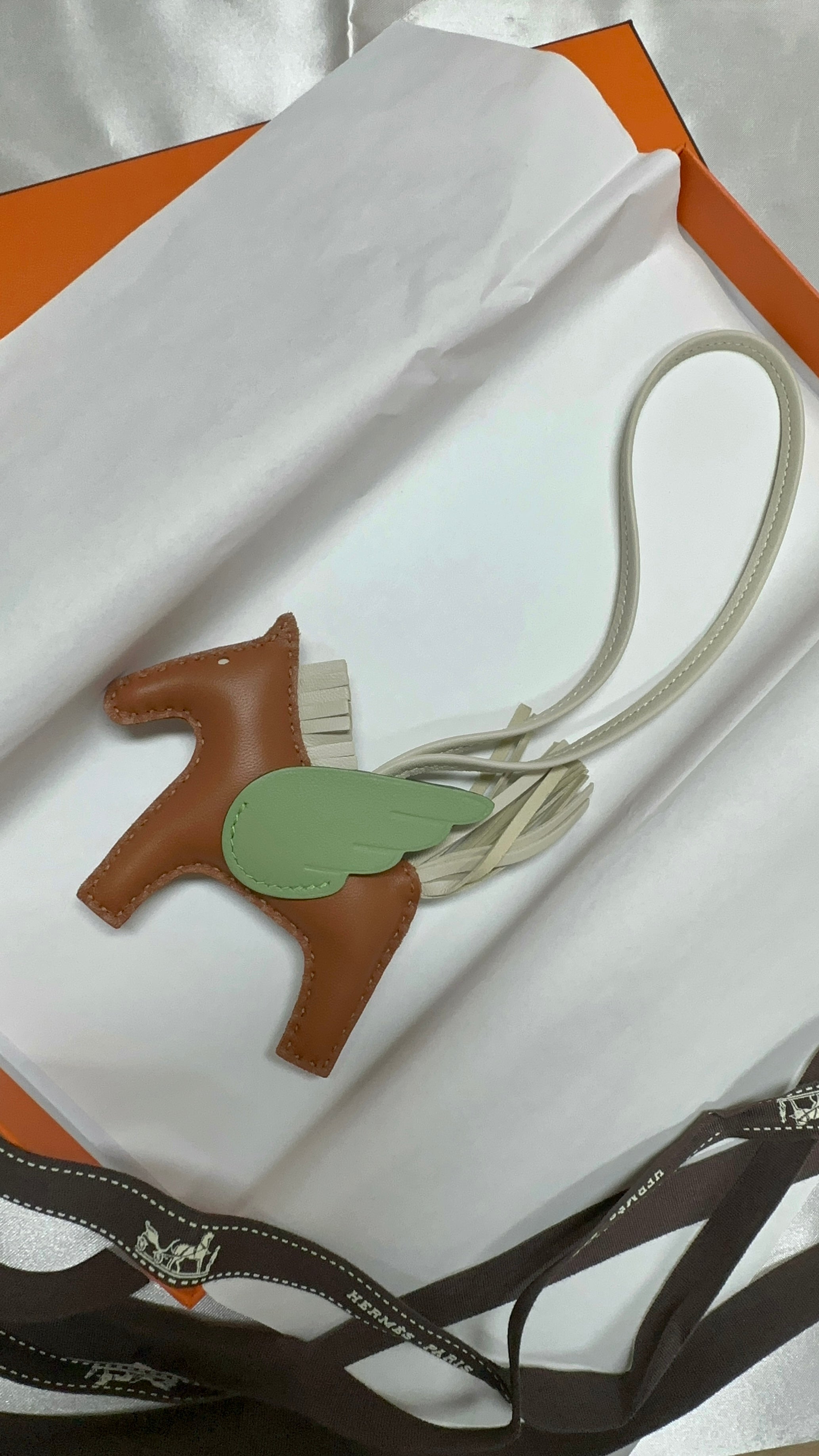 Hermes Rodeo Pegase PM size gold/ Craie/ vert criquet, - Luxnicy
