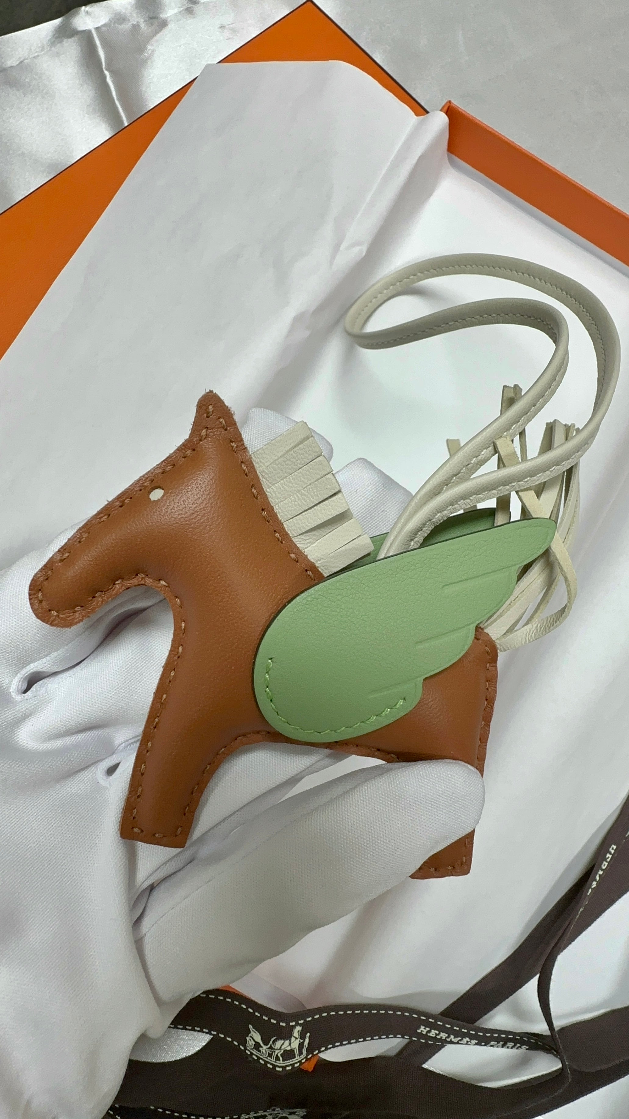Hermes Rodeo Pegase PM size gold/ Craie/ vert criquet, - Luxnicy