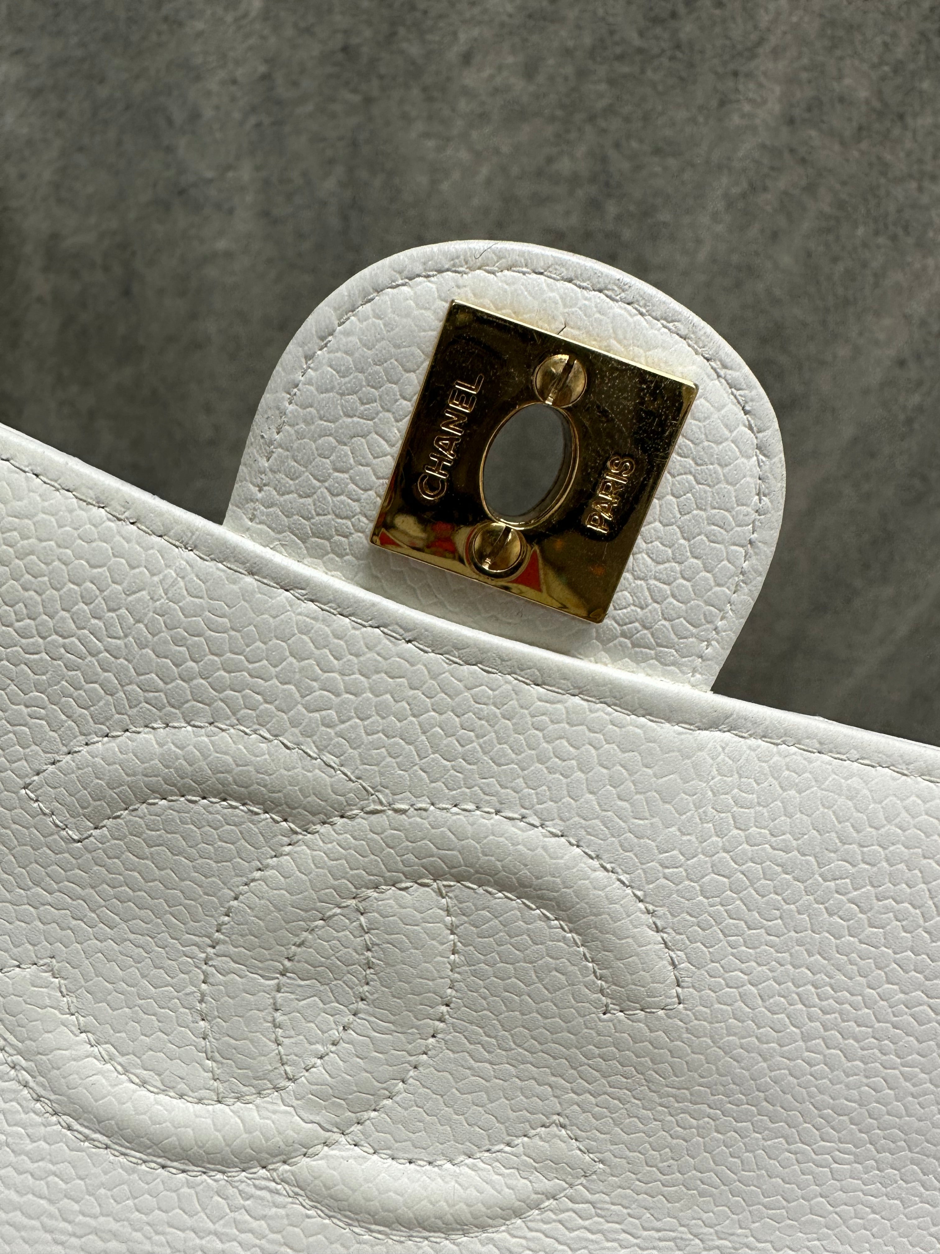 Chanel vintage mini square 17 cm white x ghw caviar, - Luxnicy