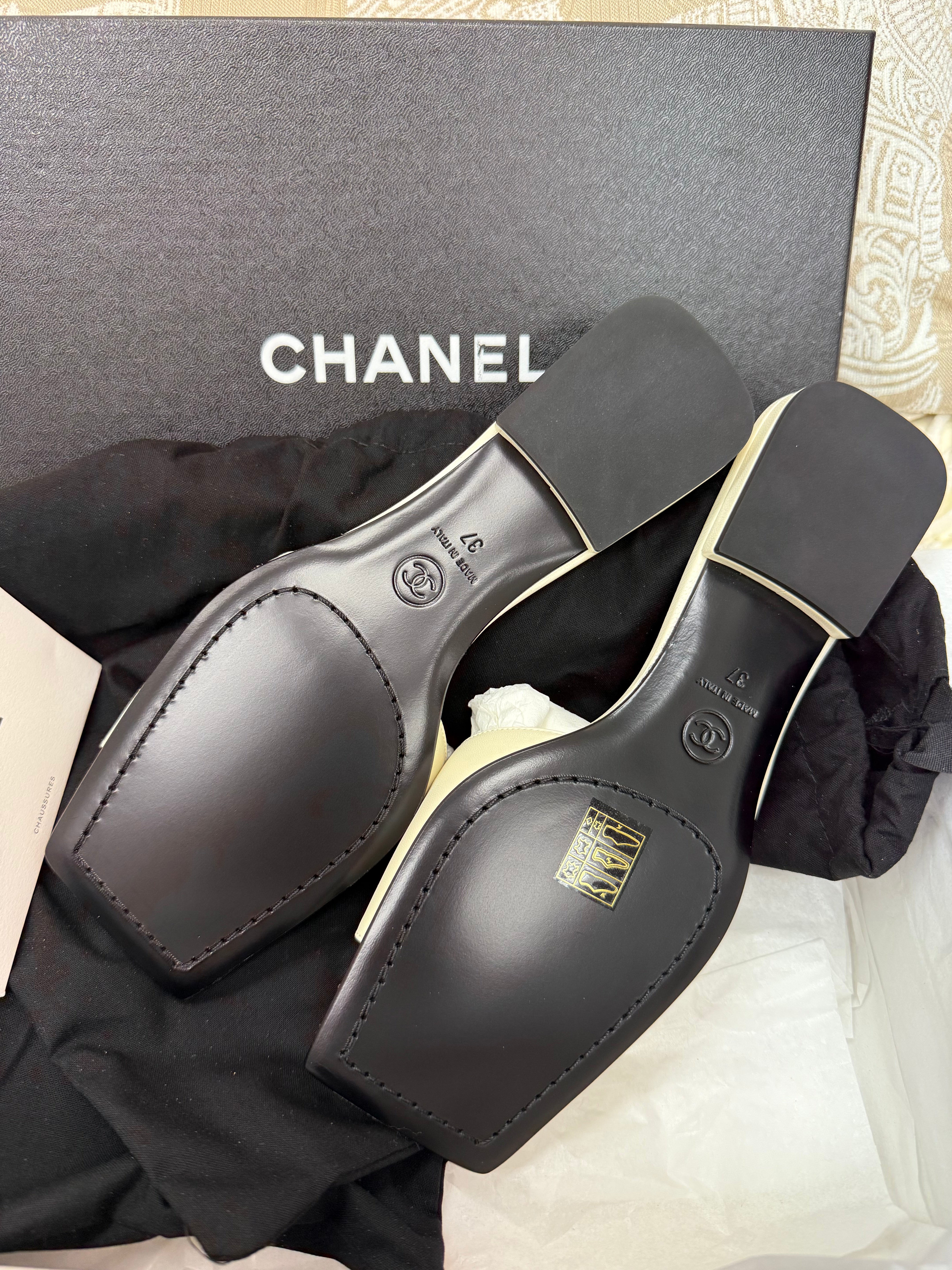 Chanel 26C White Sandals G47213