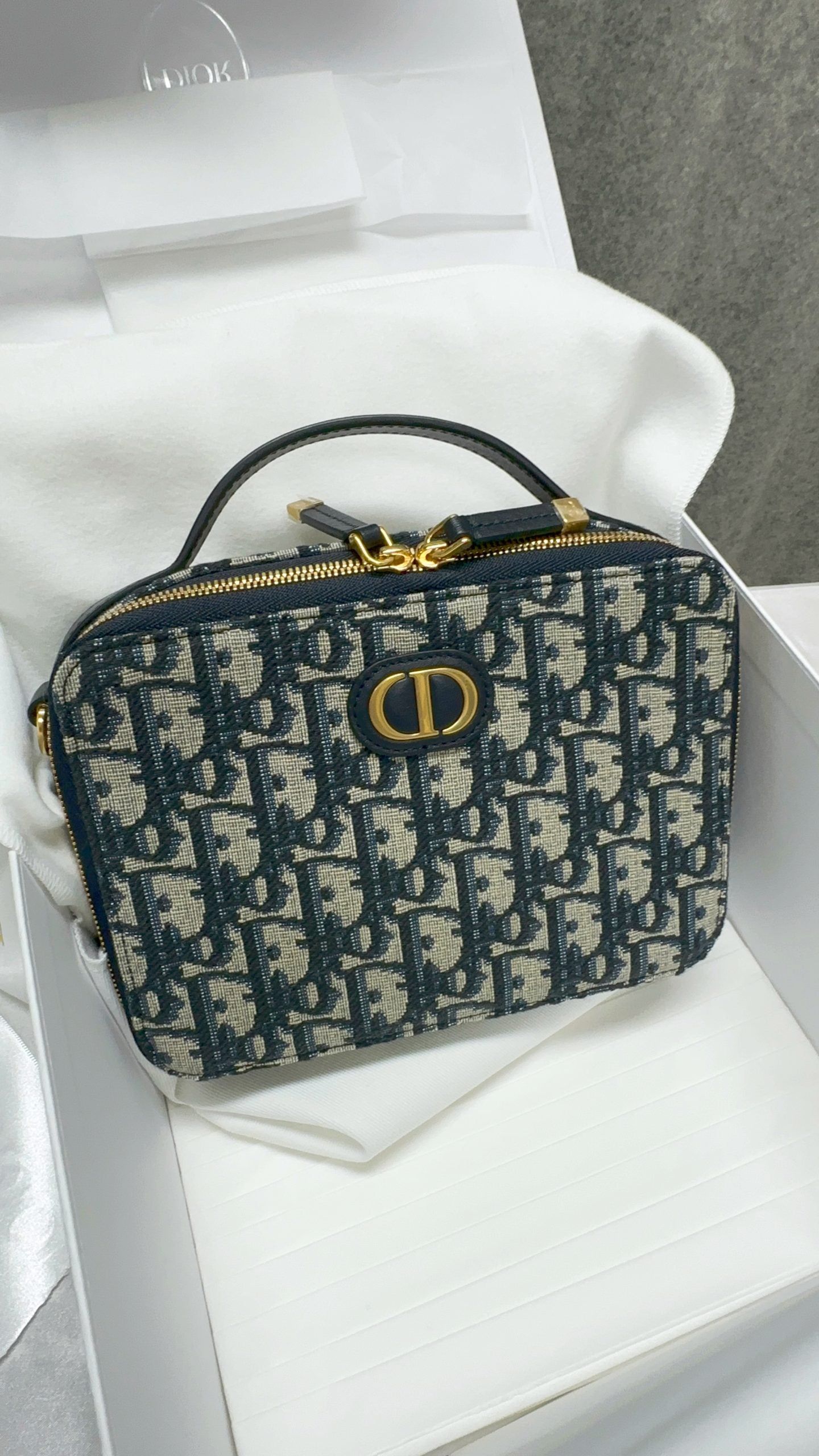 Dior 30 Montaigne Box Bag, - Luxnicy
